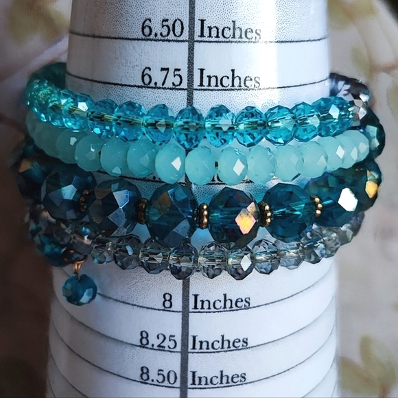 Aqua Shades of Blue Vintage Memory Wire Faceted Crystal Mermaidcore Bracelet - Picture 2 of 9